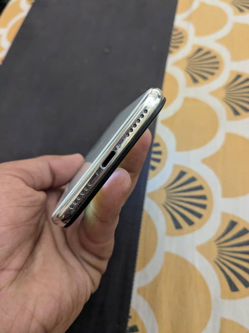 Apple iPhone X 5