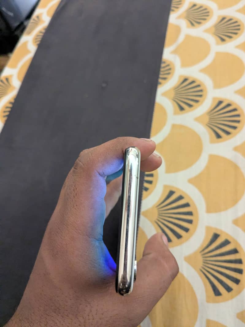 Apple iPhone X 6