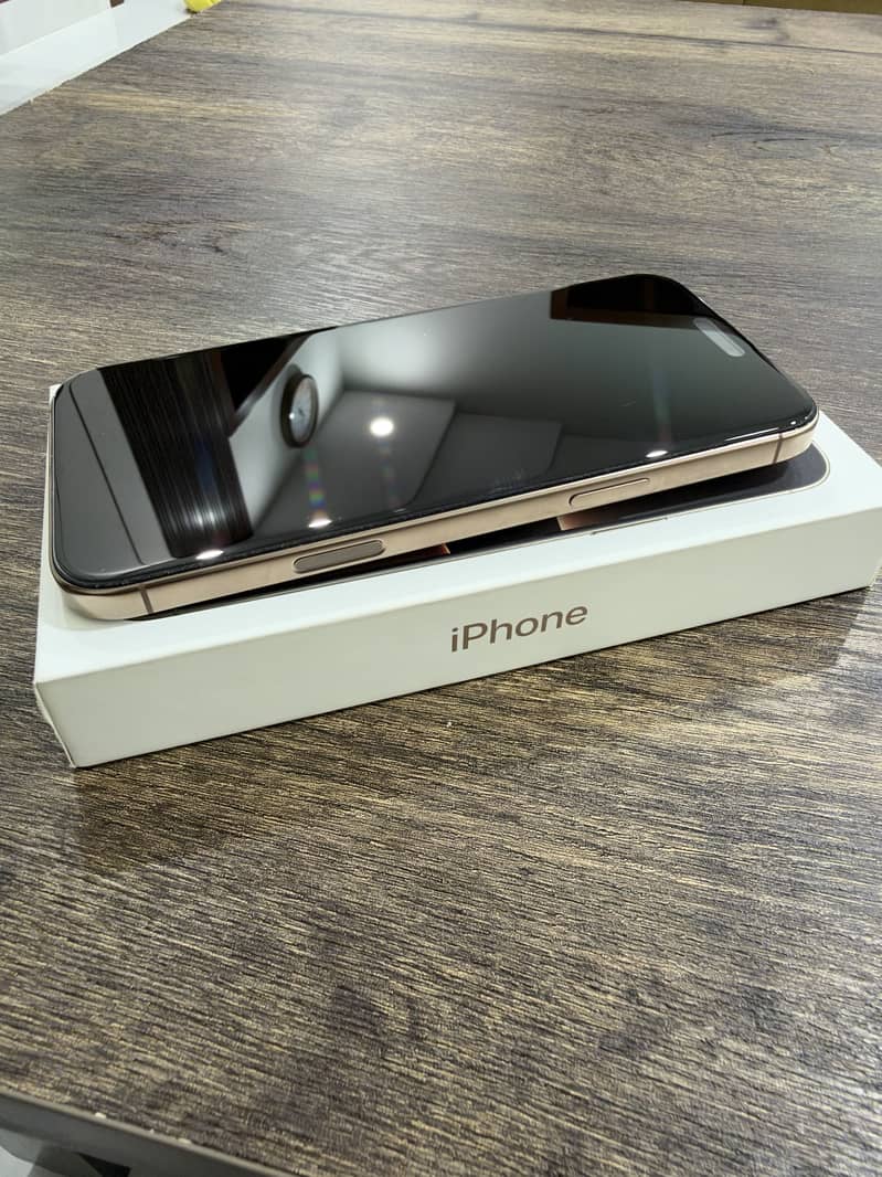 Apple iPhone 16 Pro Max 0