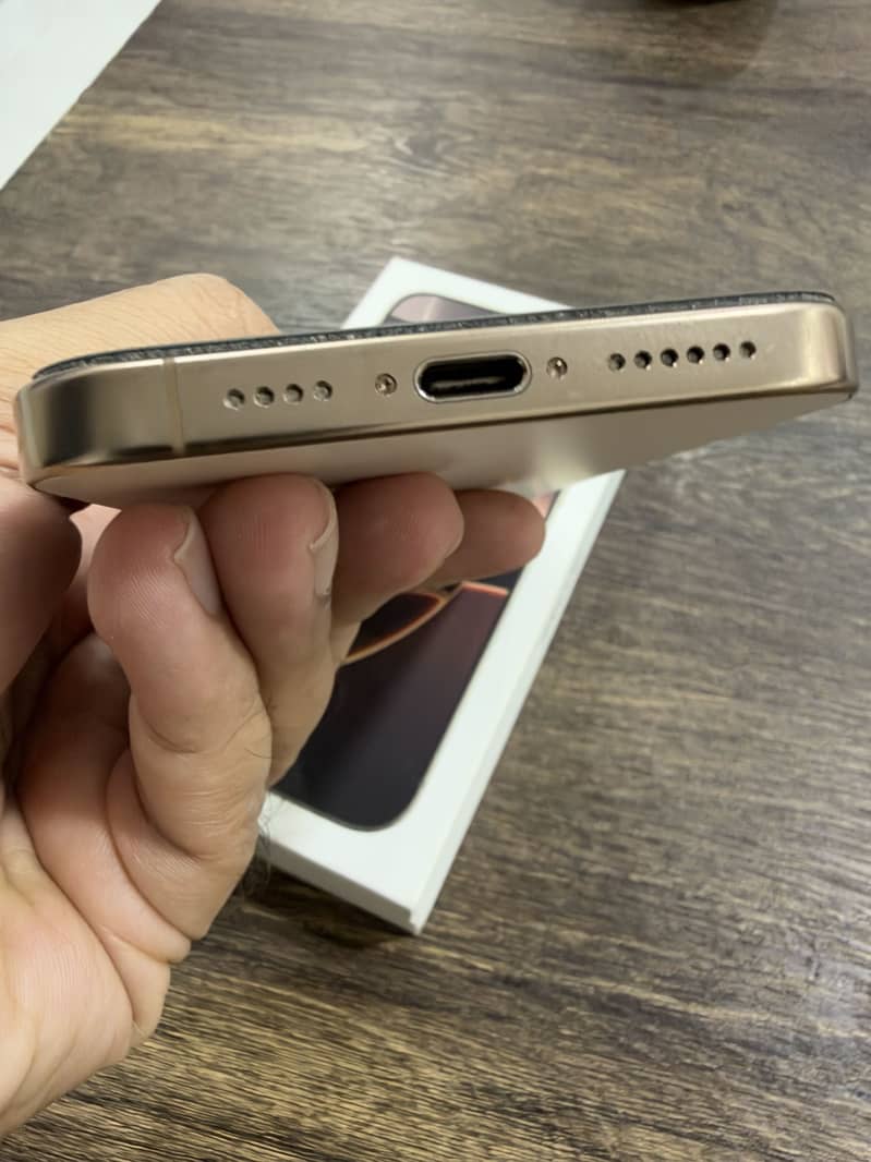 Apple iPhone 16 Pro Max 3