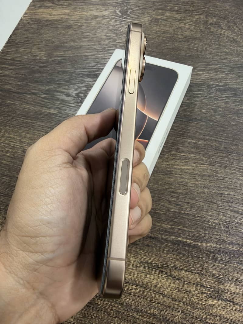 Apple iPhone 16 Pro Max 4