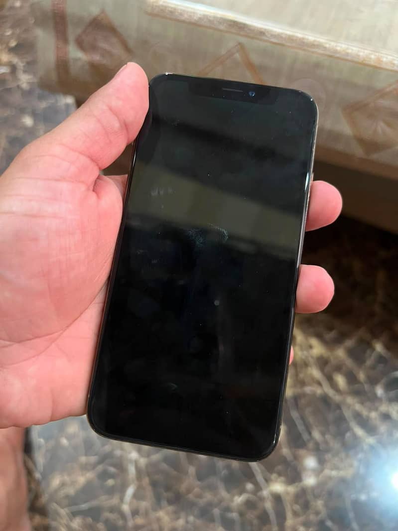 Apple iPhone XS 4