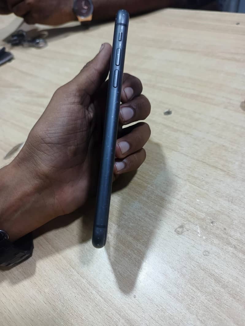 Apple iPhone 11 3