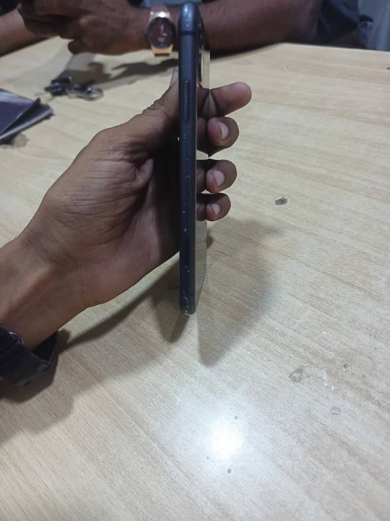 Apple iPhone 11 5
