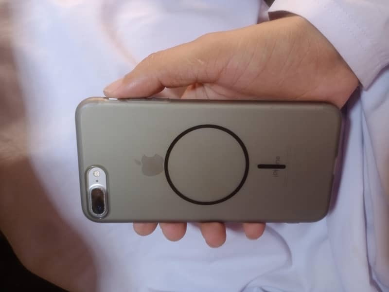 Apple iPhone 7 Plus 1