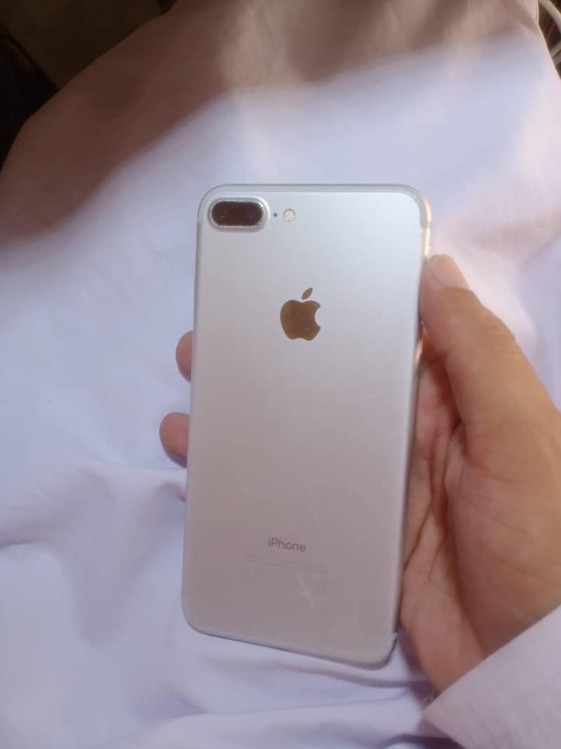 Apple iPhone 7 Plus 4
