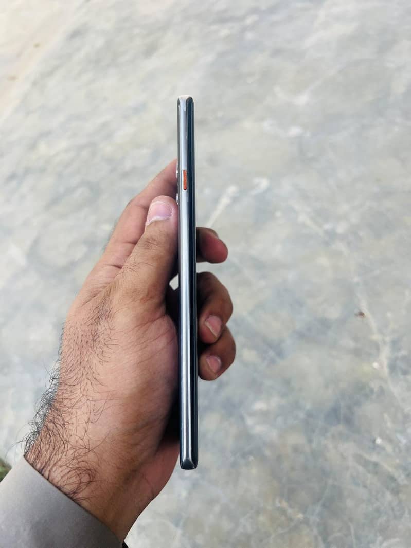TECHNO CAMON 40 PRO 9