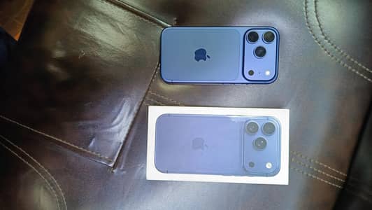 Apple iPhone 17 Pro factory water pack with original box cable