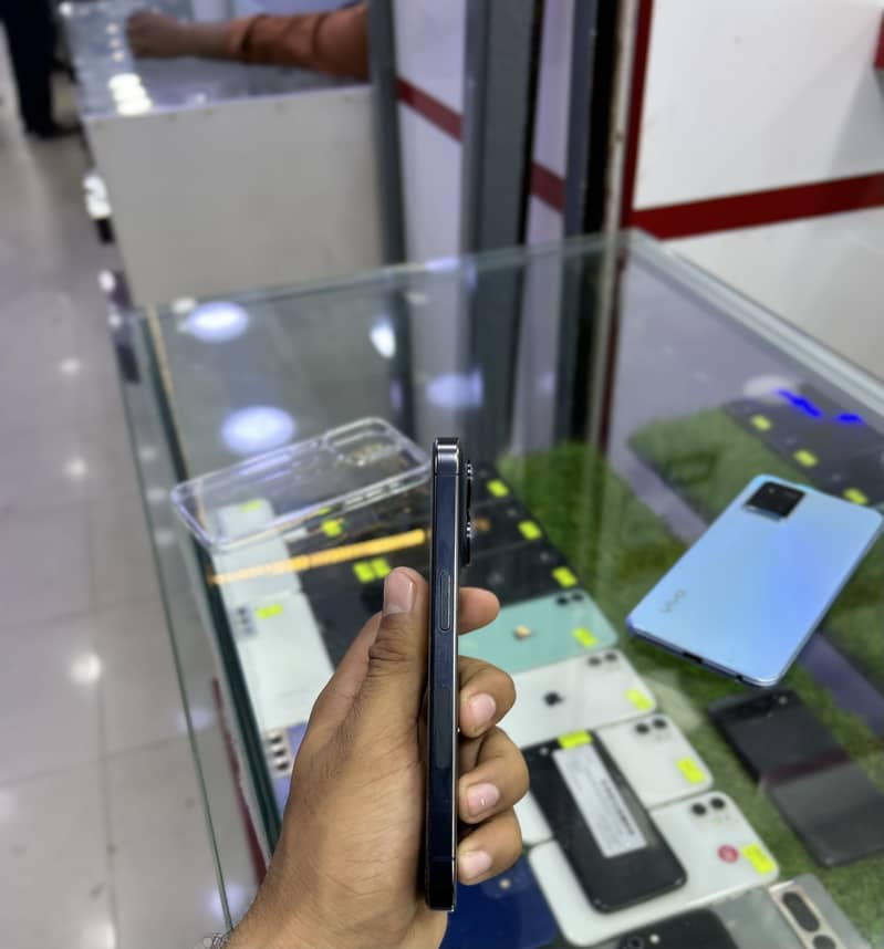 Apple iPhone 15 Pro 2