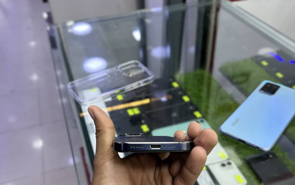 Apple iPhone 15 Pro 3