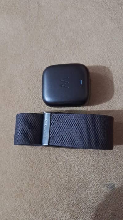 WHOOP 4.0 fitness tracker band , Almost New 10/10 condition.