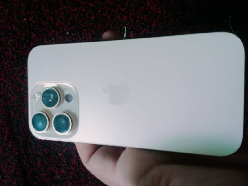Apple iPhone 16 Pro Max 1