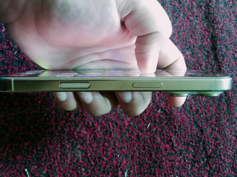 Apple iPhone 16 Pro Max 4