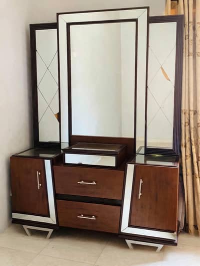 dressing table (dresser),  2side tables