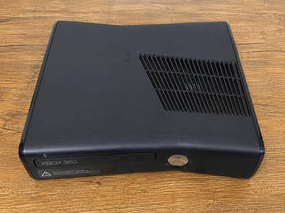 Xbox 360 Slim 250GB + 2 Controllers + 60+ Games \ Accessories 10/10