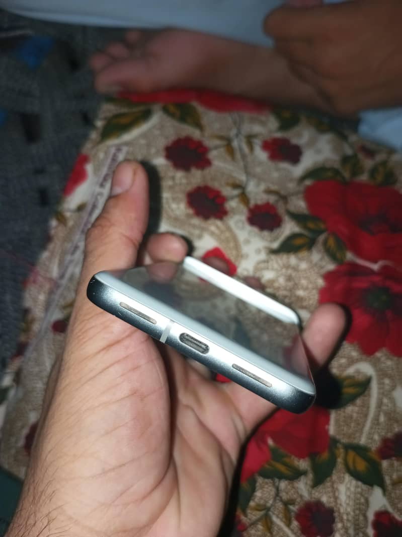 Google Pixel 8 2
