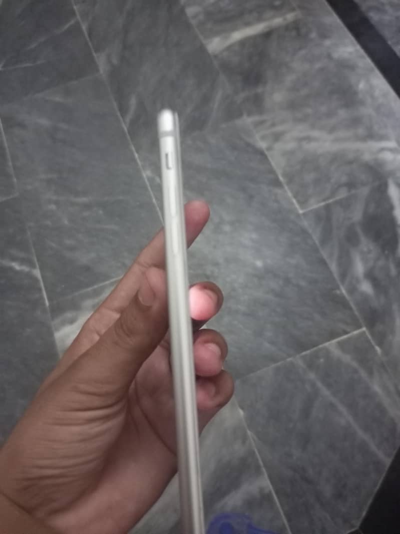 Apple iPhone 7 Plus 1