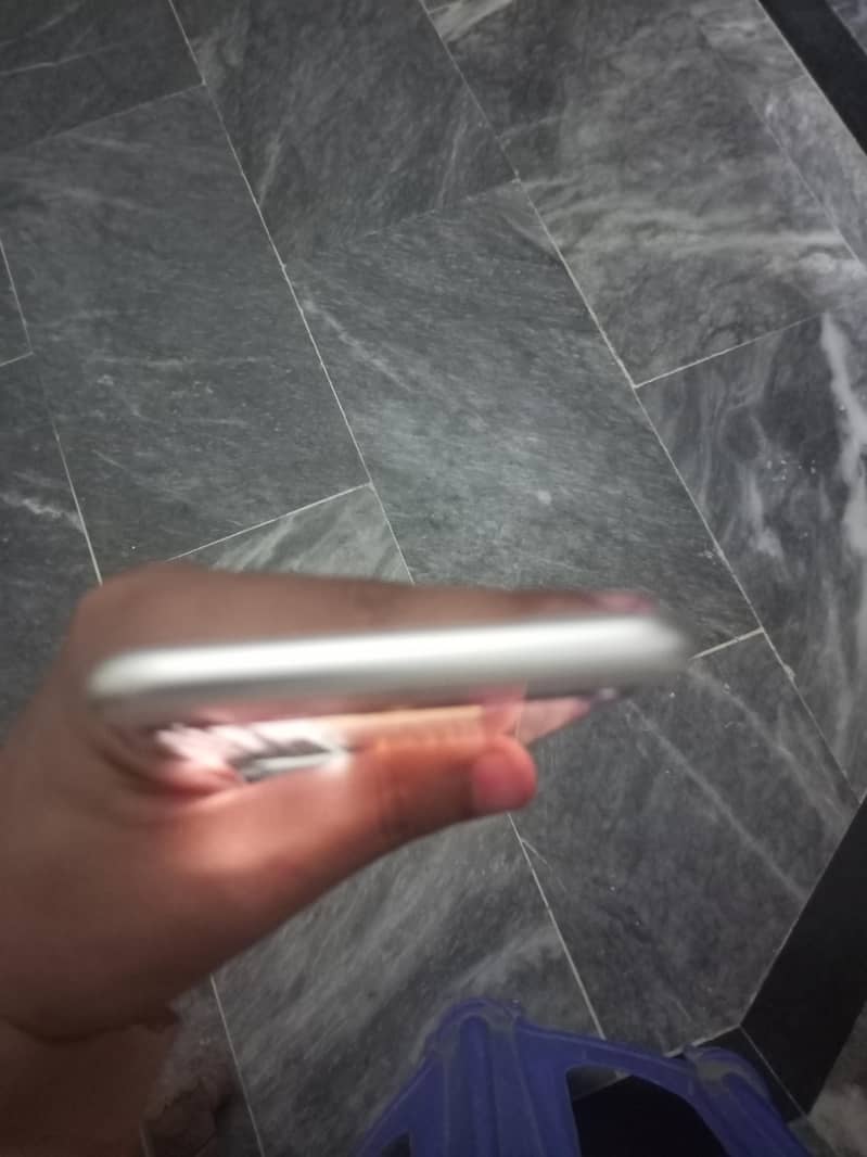Apple iPhone 7 Plus 2
