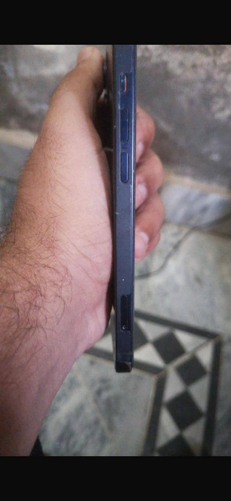 Apple iPhone 12 4