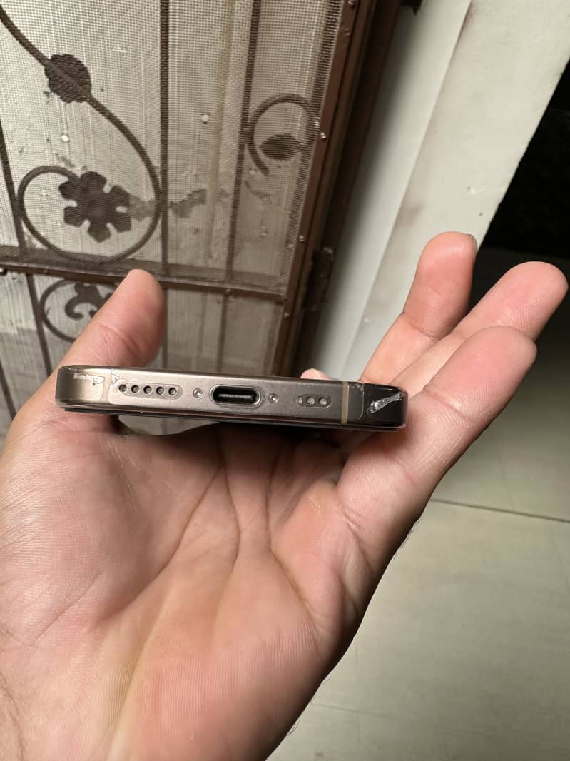 Apple iPhone 16 Pro 2