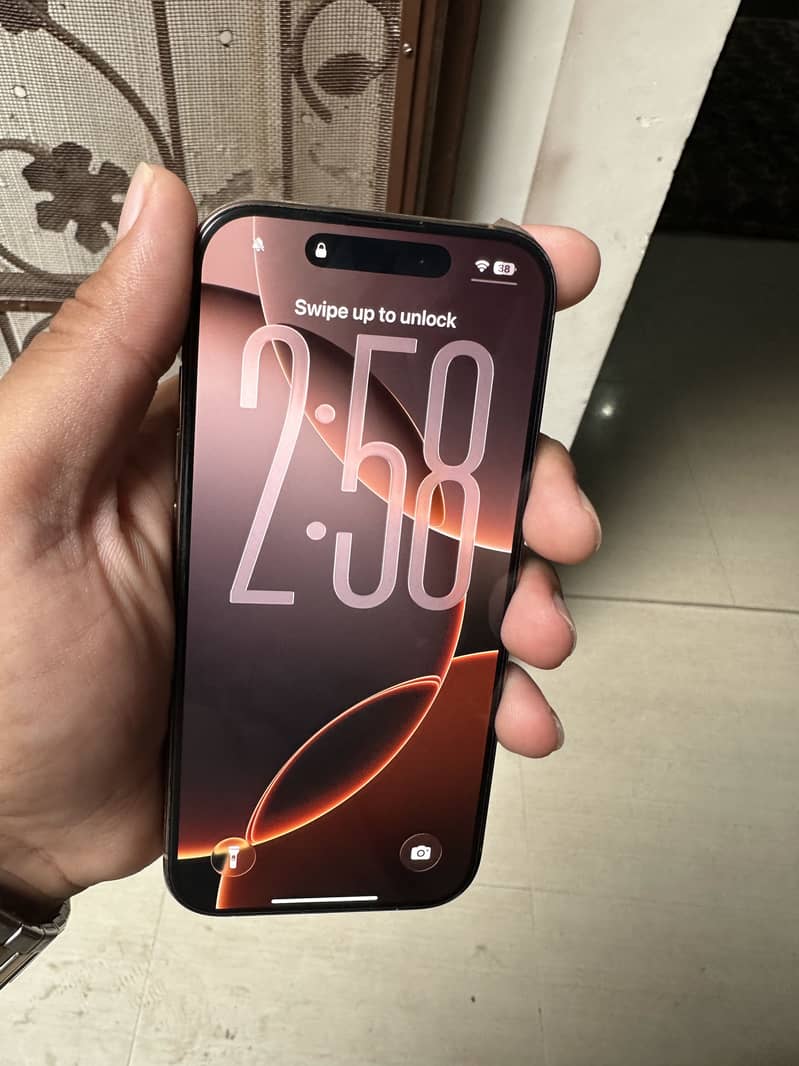 Apple iPhone 16 Pro 3