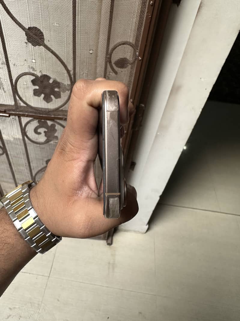 Apple iPhone 16 Pro 5