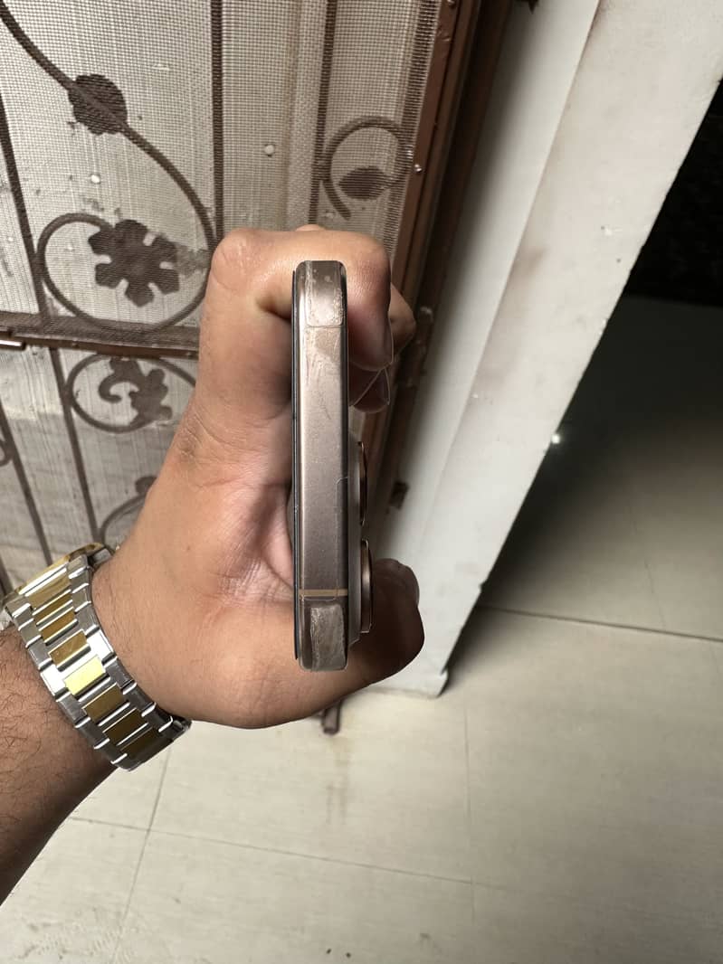 Apple iPhone 16 Pro 6