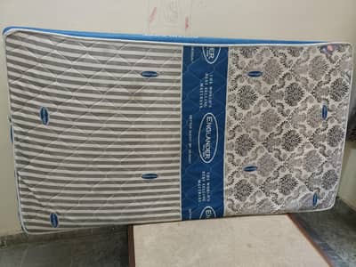 Single bed mattress