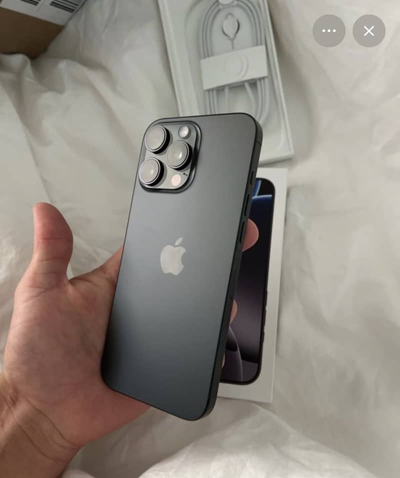 Apple iPhone 16 Pro Max 1