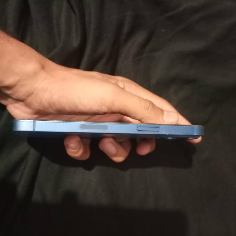 Apple iPhone 13 1