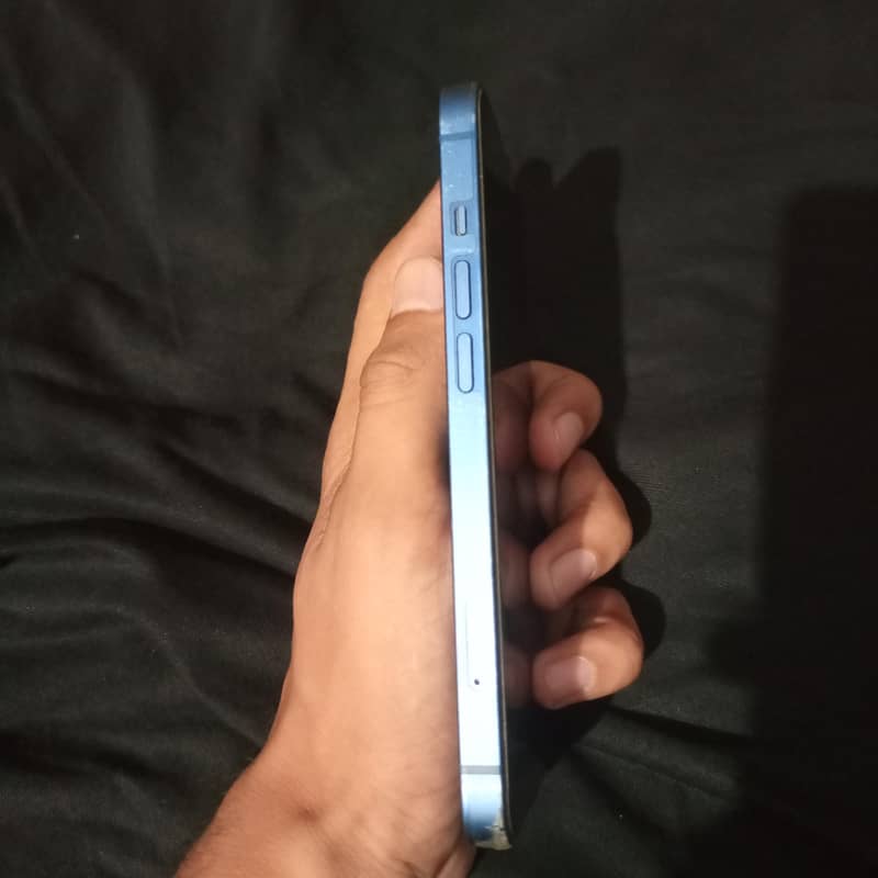 Apple iPhone 13 4
