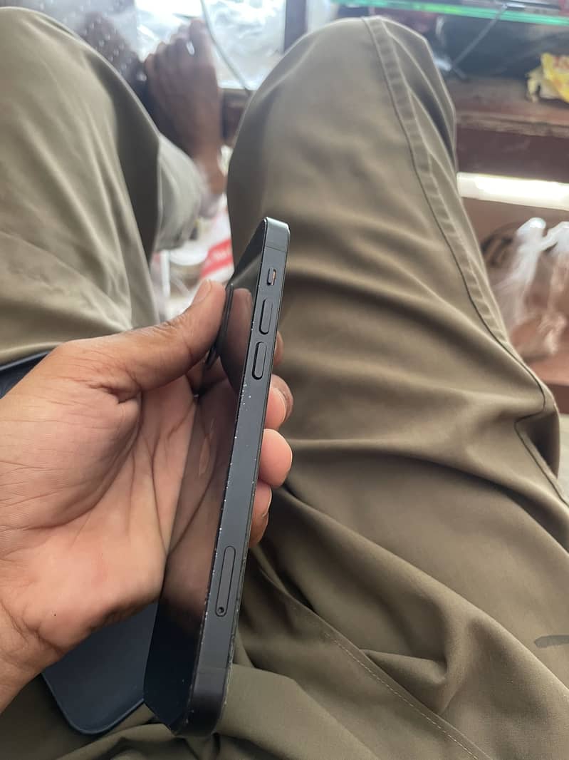 Apple iPhone 12 6