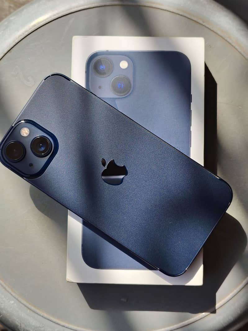 Apple iPhone 13 0