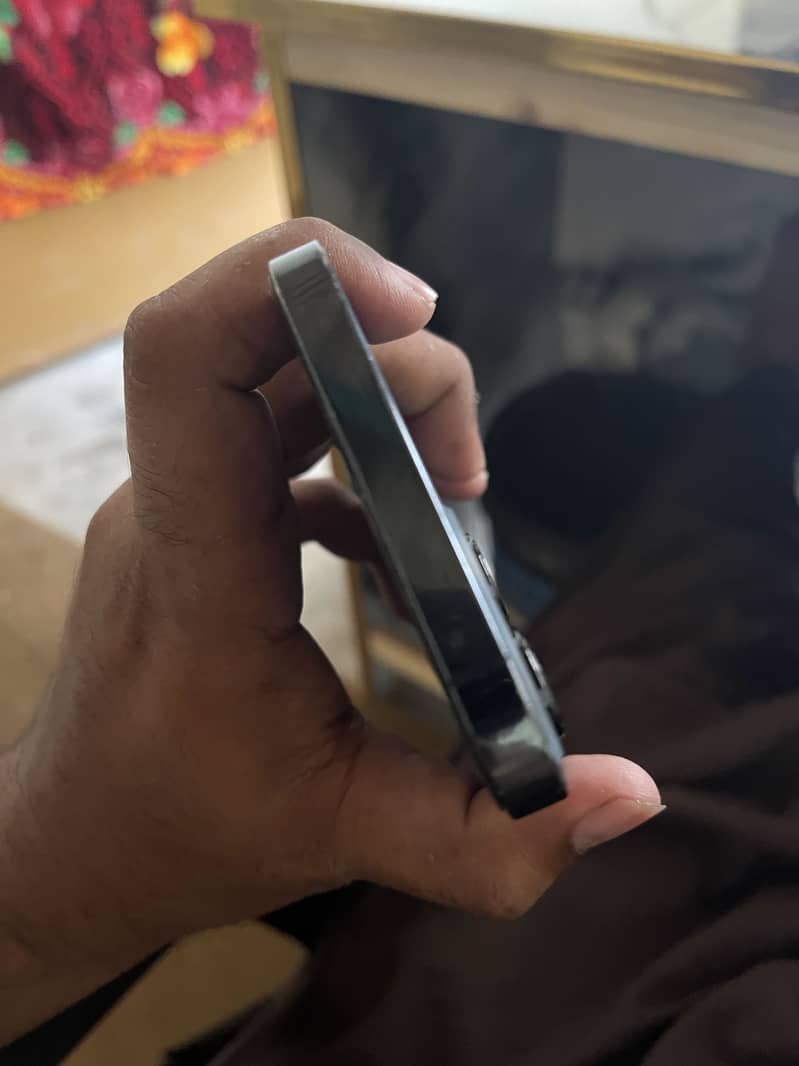 Apple iPhone 12 Pro Max 4