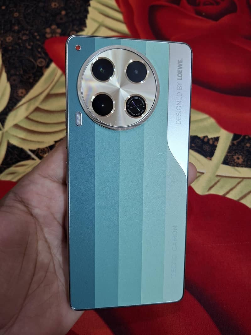 Tecno CAMON 30 0