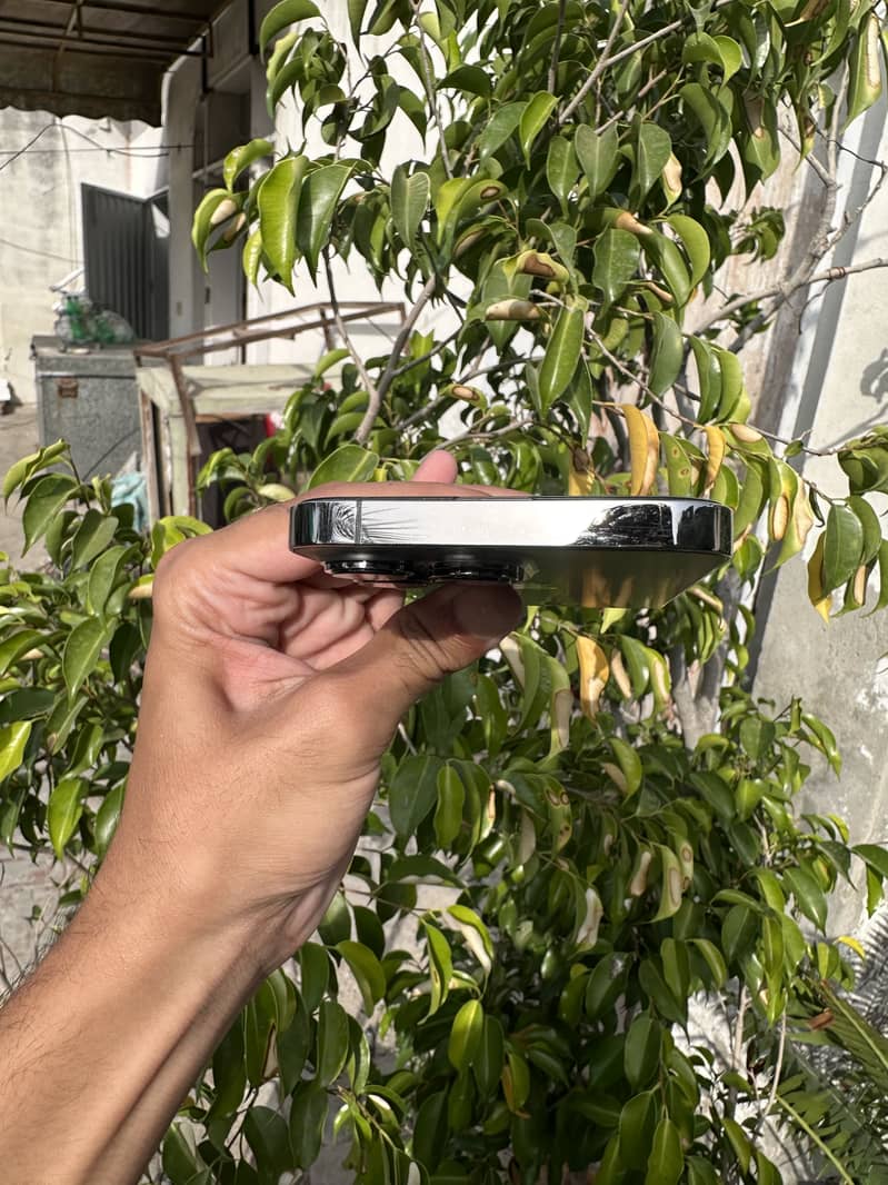 Apple iPhone 13 Pro 1