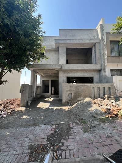 5 MARLA GREY STRUCTURE HOUSE FOR SALE   Location: Bahria Enclave, Sector H, Islamabad   Property Details:  - 5 Marla Grey Structure - 3 Bedrooms - Kitchen - Servant Room - Prime Location - Water Supply Available - Near Market - Near Main Street   Ideal for investment and residential purposes.    For More Details & Site Visit, Contact Us:  IBRAHIM ASSOCIATES Bahria Enclave, Islamabad  03333205786  #BahriaEnclave #SectorH #HouseForSale #GreyStructure #IslamabadProperty #RealEstate
