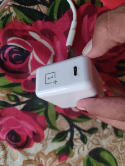 One Plus origanal 44 wta cahrger and cable whtspa 03315852152