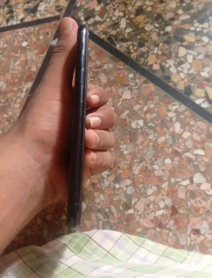 iPhone XR 3