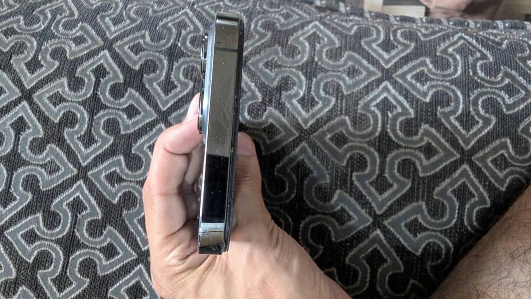 Apple iPhone 13 Pro Max 2