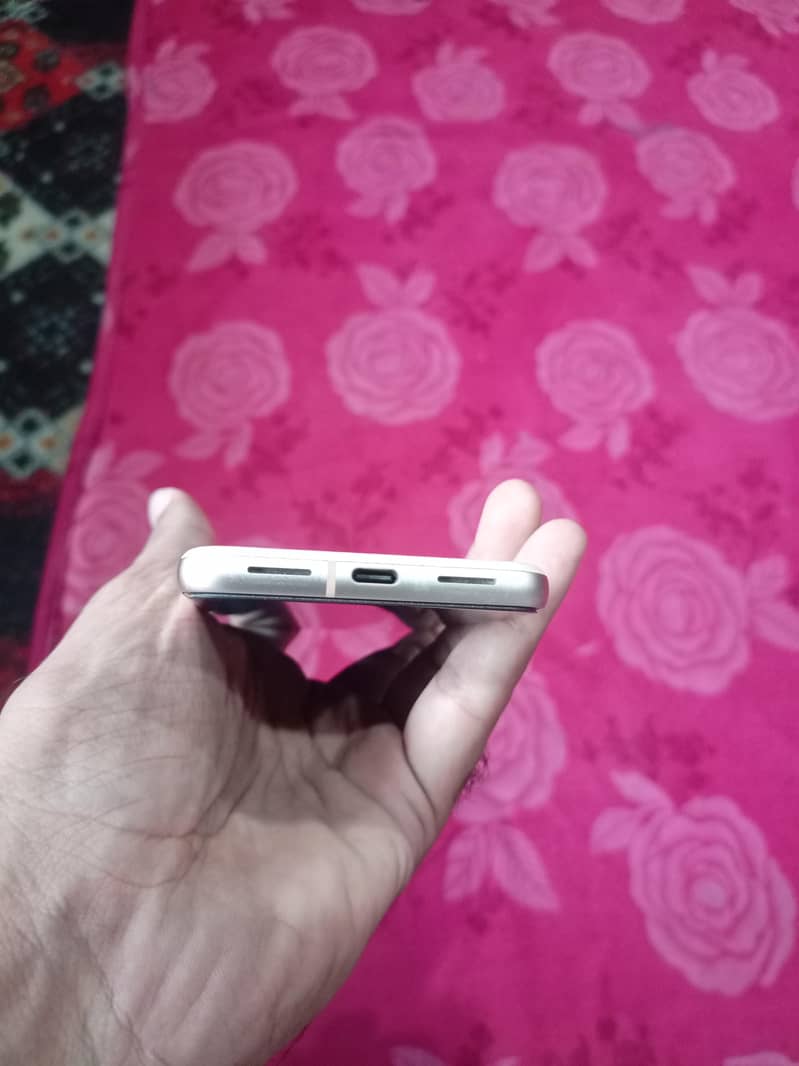 Google Pixel 8 3
