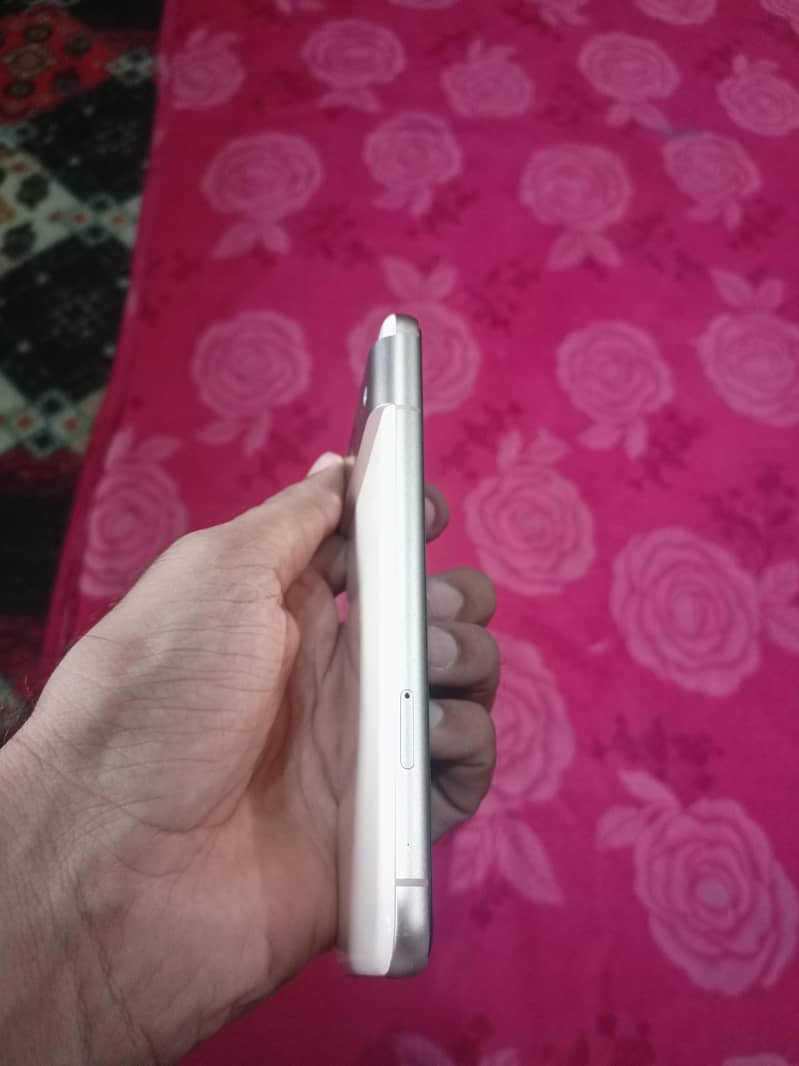 Google Pixel 8 4