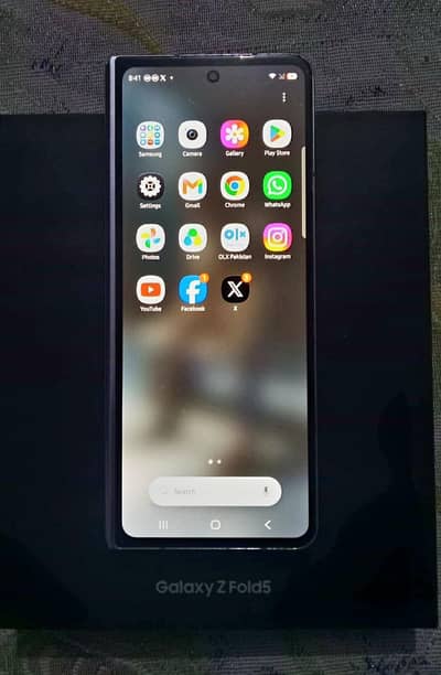 Samsung Z Fold 5 • 12/256 with box