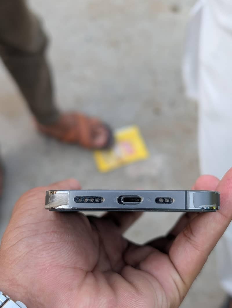 Apple iPhone 13 Pro 1