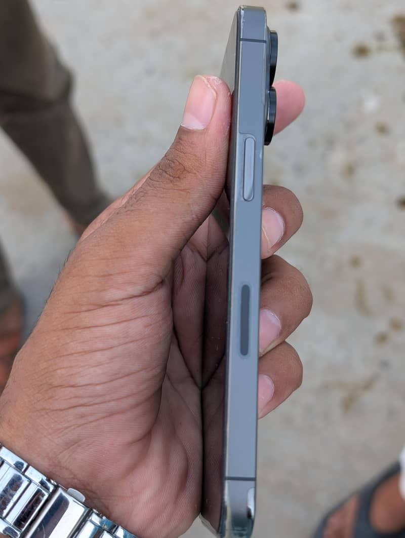 Apple iPhone 13 Pro 2