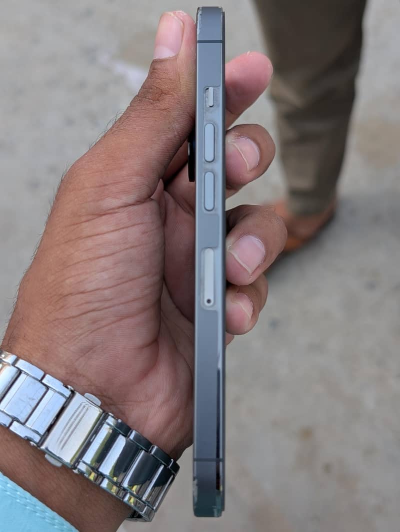Apple iPhone 13 Pro 4