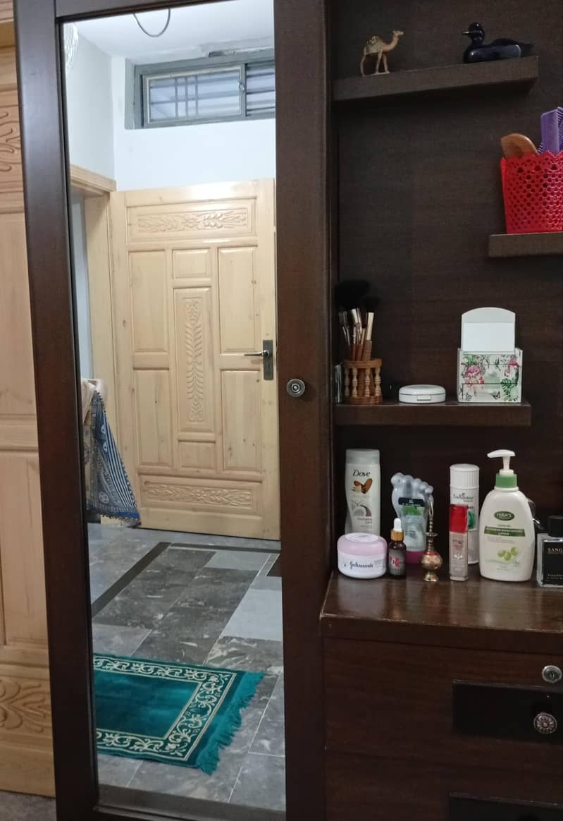 Modern dark walnut dressing table with full length mirror. 8