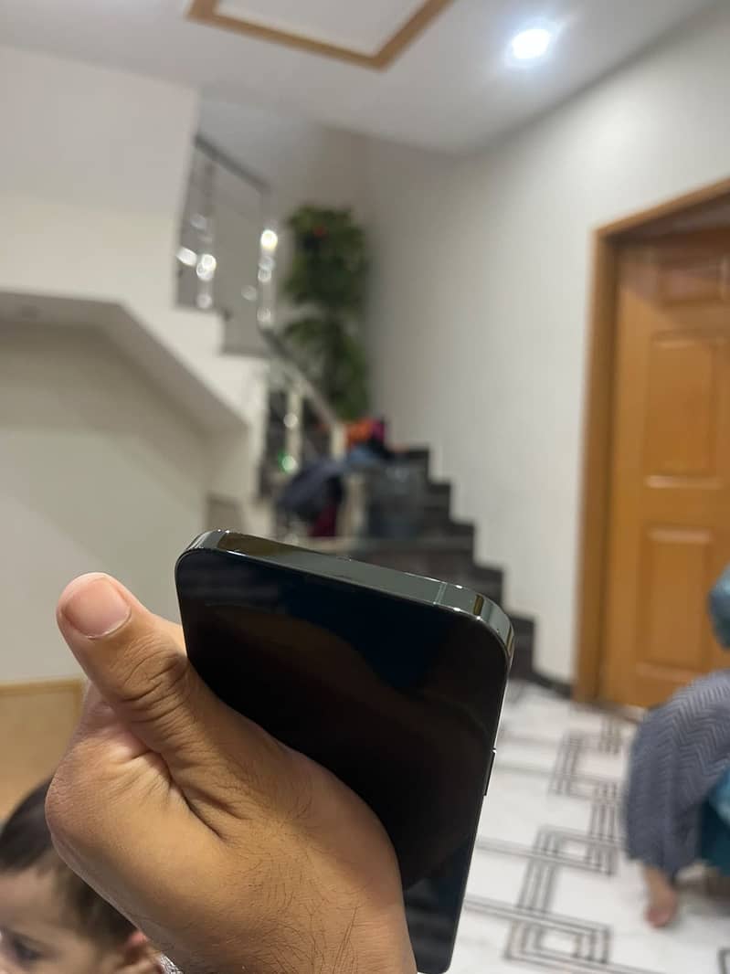 Apple iPhone 13 Pro Max 3