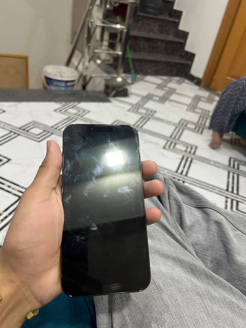 Apple iPhone 13 Pro Max 4