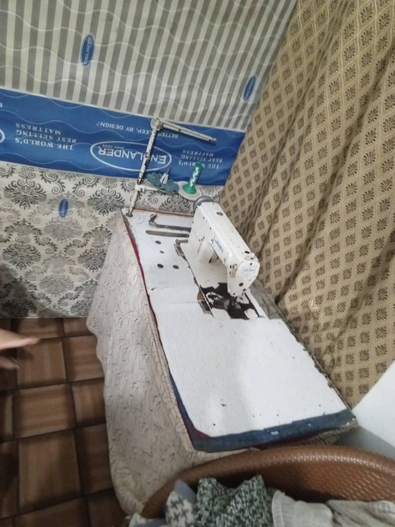 ompany Sewing Machine – Good Condition 1